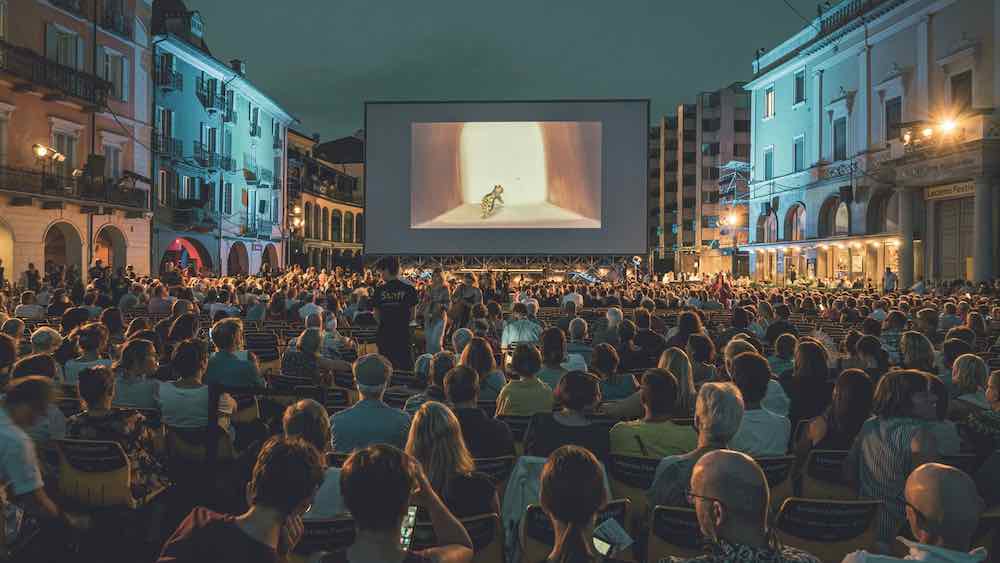 盧卡諾影展（Locarno Film Festival）在瑞士盧卡諾的大廣場（Piazza Grande）進行的露天電影放映活動