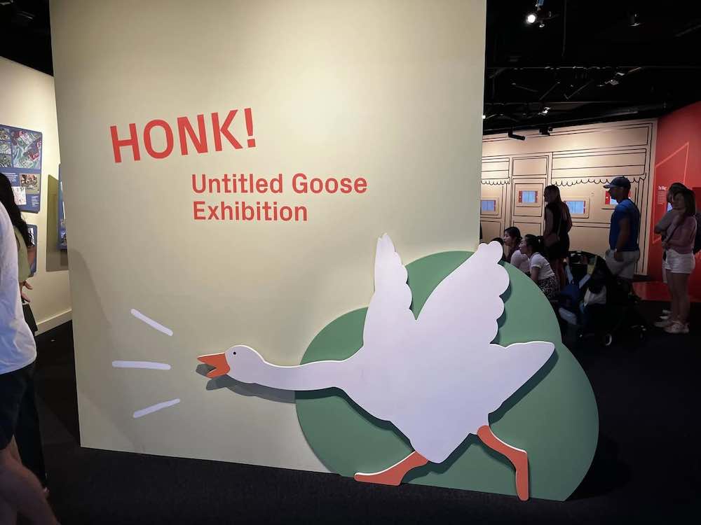 《無名鵝愛搗蛋 Untitled Goose Game》（2019）遊戲主視覺